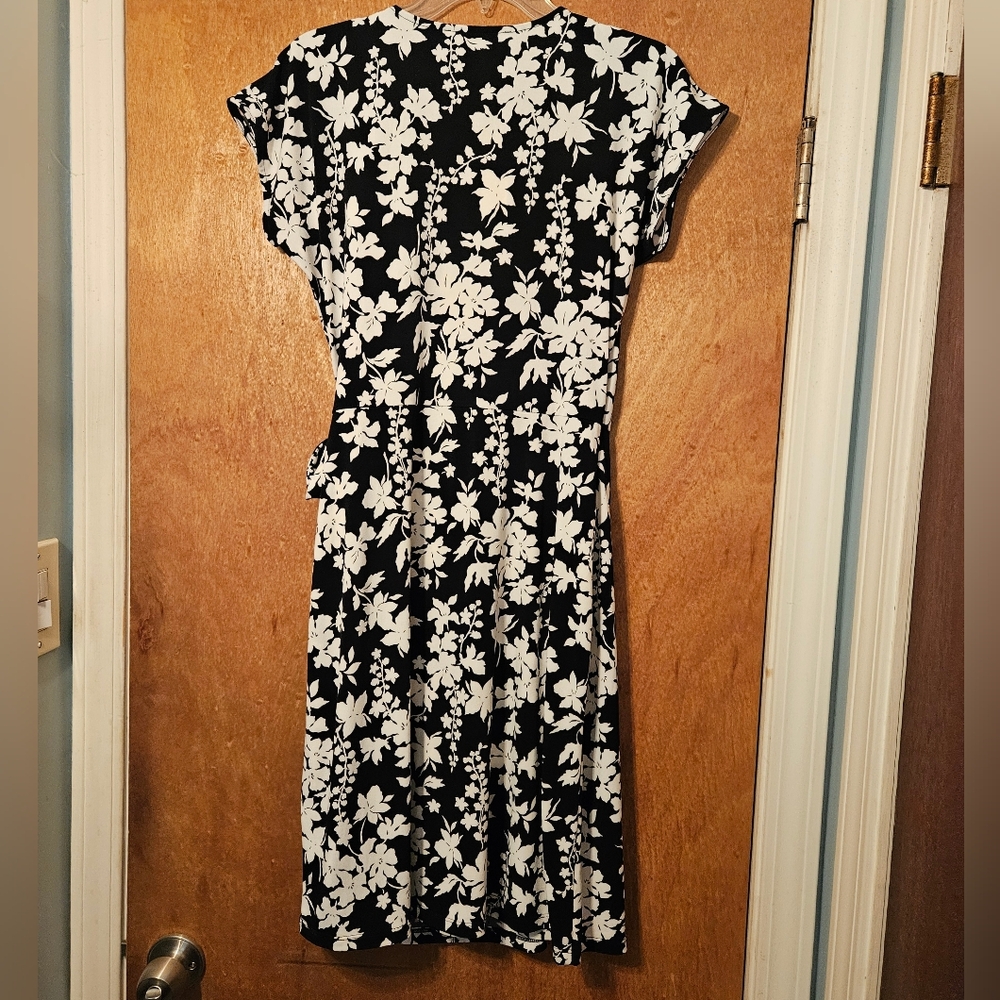 MICHAEL Michael Kors Black & White Floral Wrap Dress*Retails$110 - Picture 7 of 15